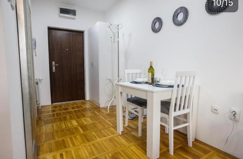 Sky 1 Apartment *